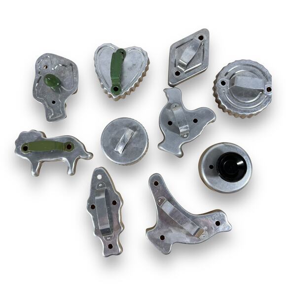 Vintage Cookie Cutters Lot 10 Aluminum Animal Heart Shapes MCM Kitchen Baking - Picture 1 of 6